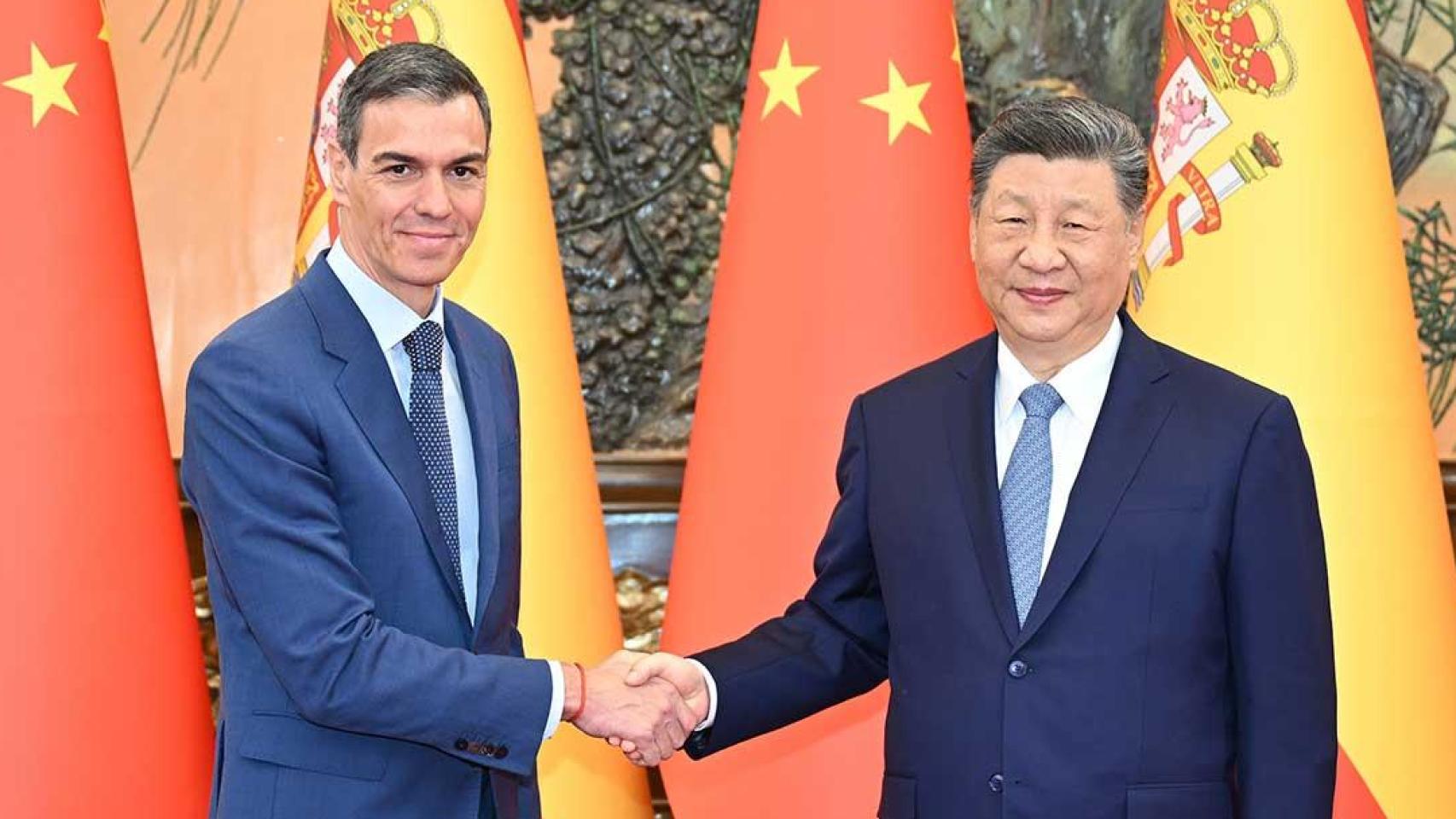 Pedro Sánchez, que ayer concluyó su viaje oficial a China, con Xi Jinping.
