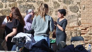 La actriz Adriana Ugarte durante el rodaje de 'Sira' en la plaza de toros de Toledo.
