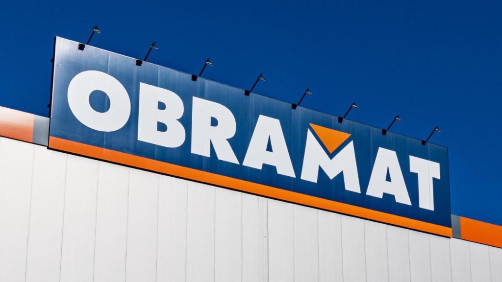 Fachada de una tienda Obramat