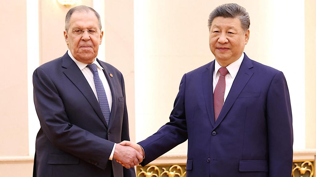 Serguéi Lavrov y Xi Jinping este miércoles en Pekín.