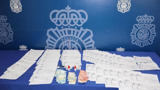 Recetas falsificadas, medicamento y dinero incautado del detenido