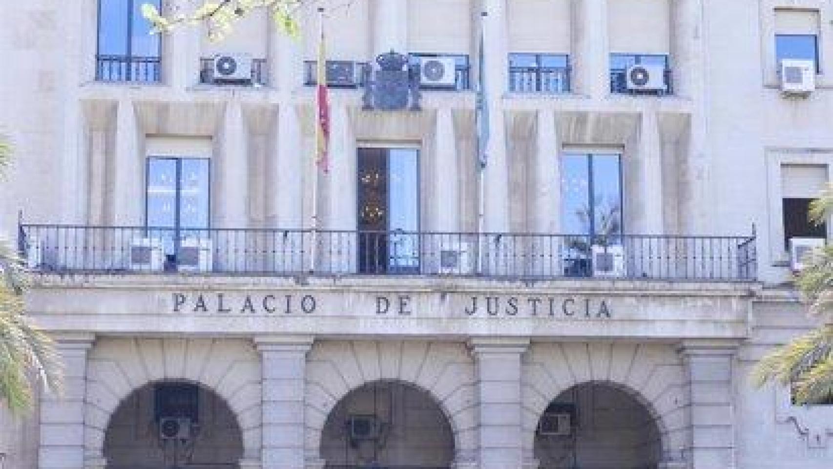 Detalle de la fachada principal de la Audiencia Provincial de Sevilla. EuropaPress