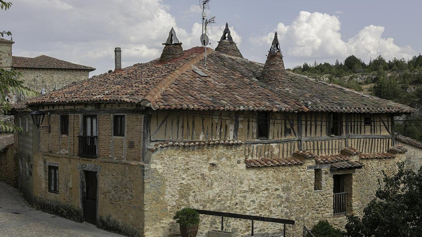 El pueblo medieval perfecto para recorrer a pie: 50 habitantes, un ...