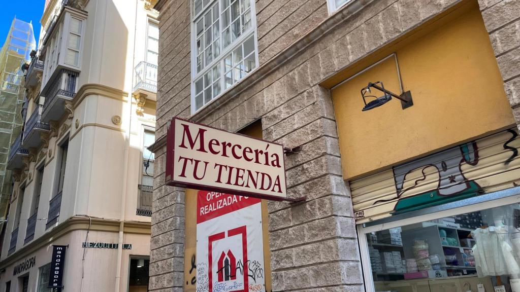 Fachada de la mercería.