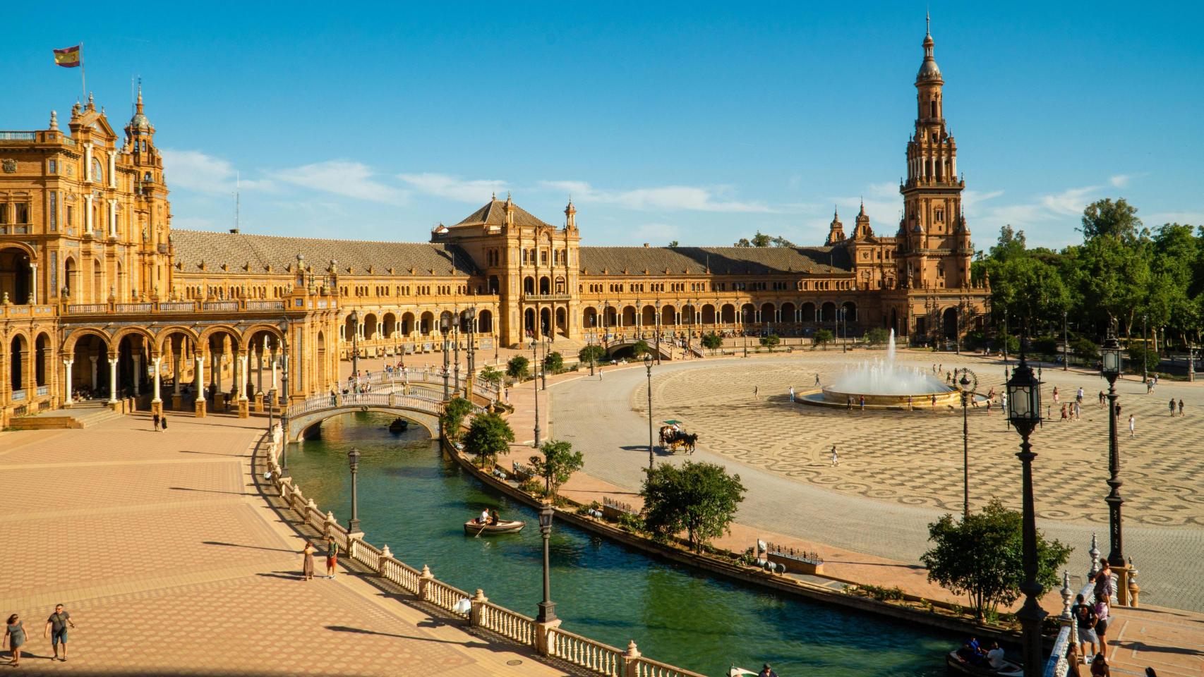La Plaza de España de la ciudad de Andalucía que tiene un pasado medieval.