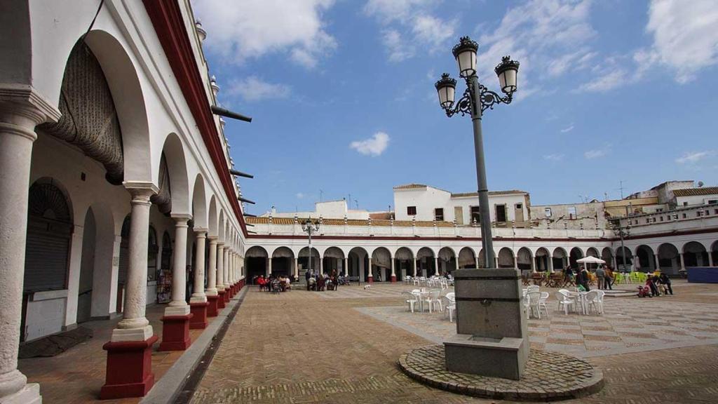 El casco histórico de Carmona, en Sevilla, fue declarado Conjunto Histórico en 1963.