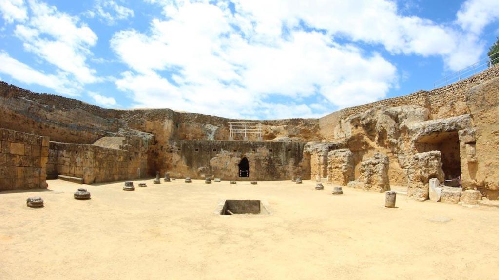 Carmona cuenta con destacados restos de la época romana, islámica y medieval, integrados en la actual ciudad.