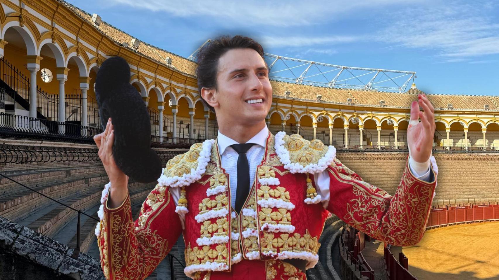 Andrés Roca Rey y la Plaza de la Maestranza de fondo en Sevilla.