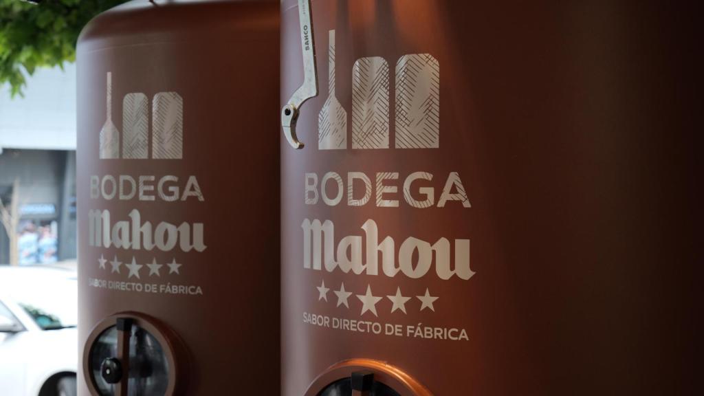Tanques de cerveza en O Regate