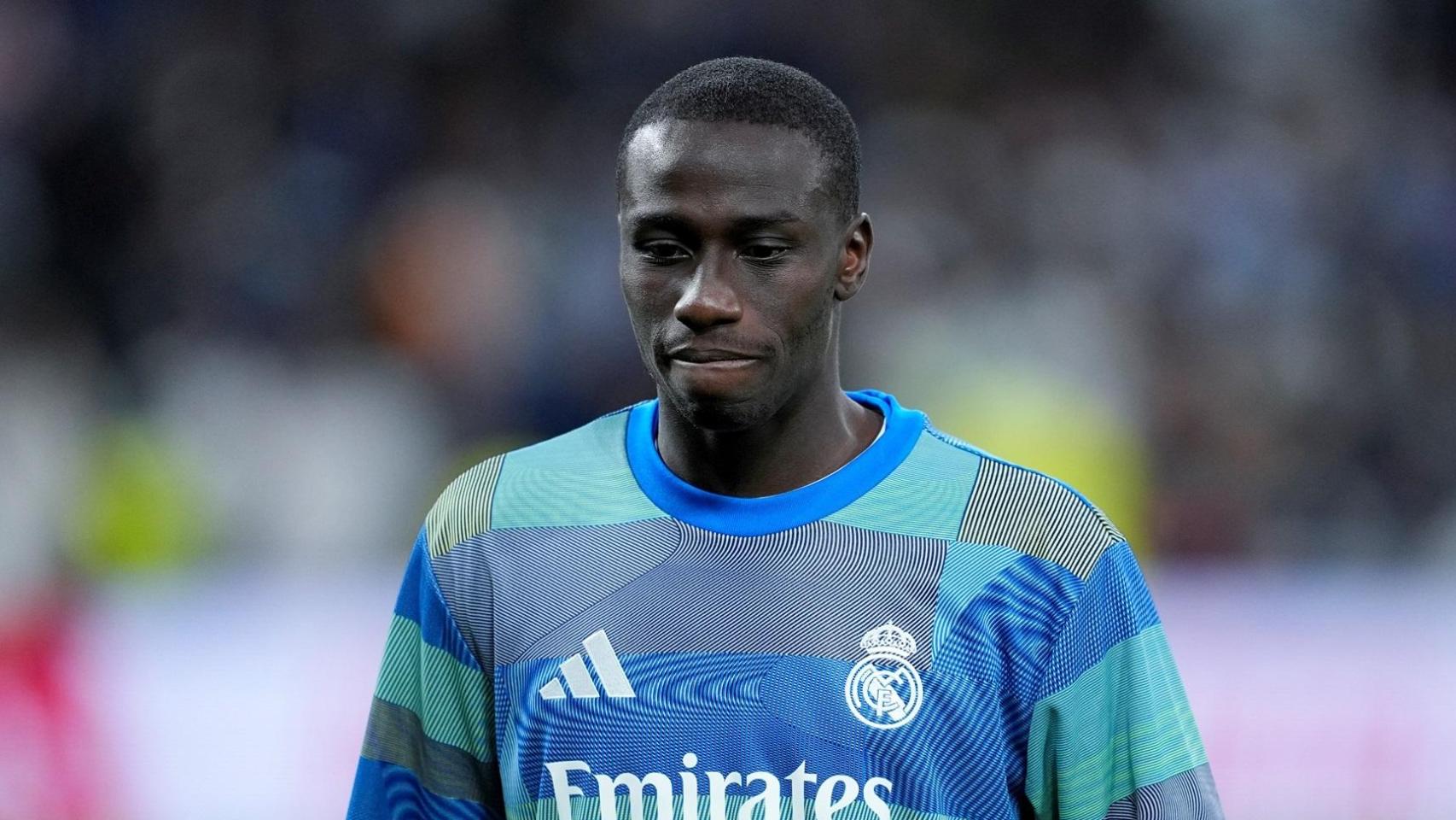 Ferland Mendy, calentando con el Real Madrid