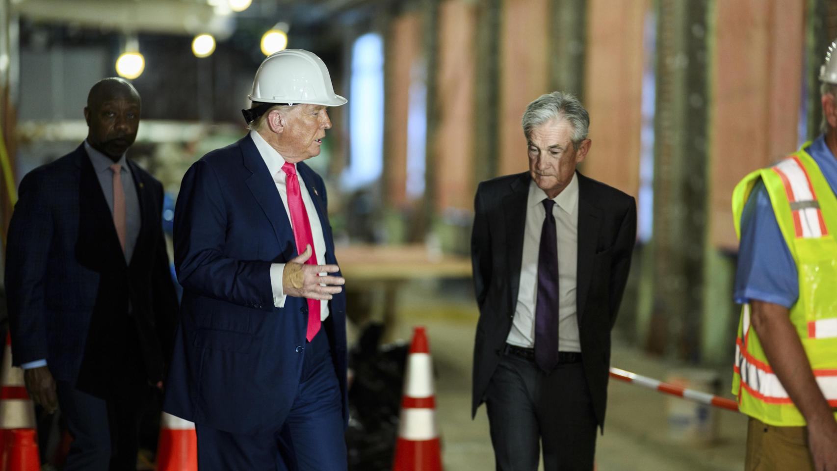 El presidente de EEUU, Donald Trump, junto al presidente de la Reserva Federal, Jerome Powell.