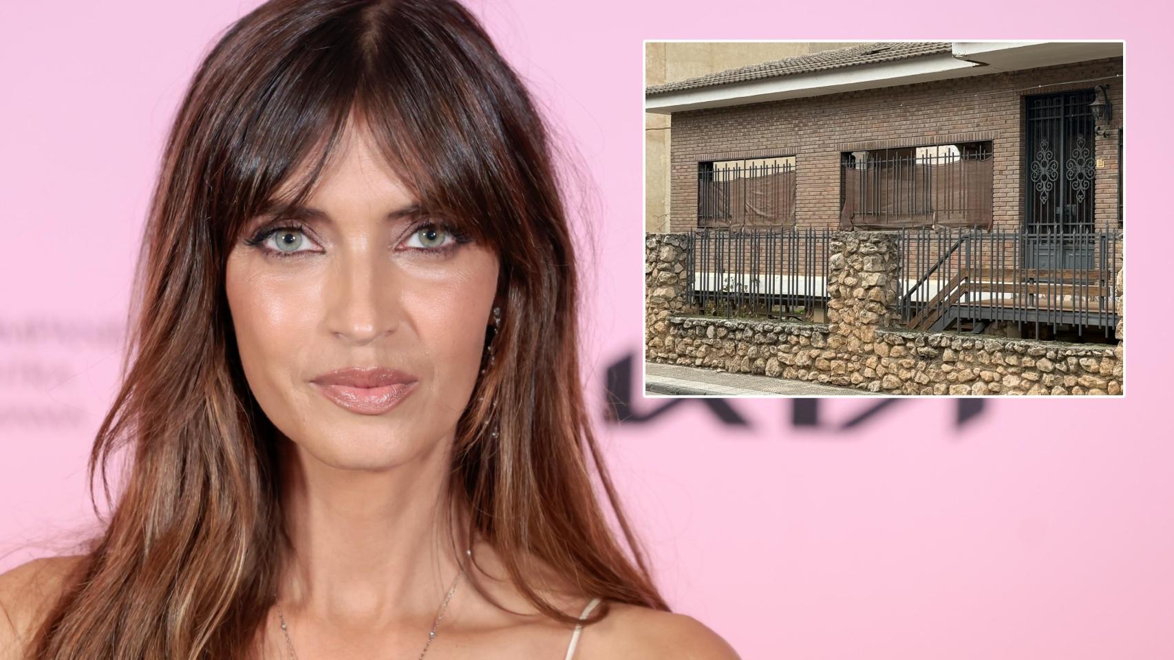 Sara Carbonero junto a una imagen de la casa que perteneció a sus abuelos paternos.