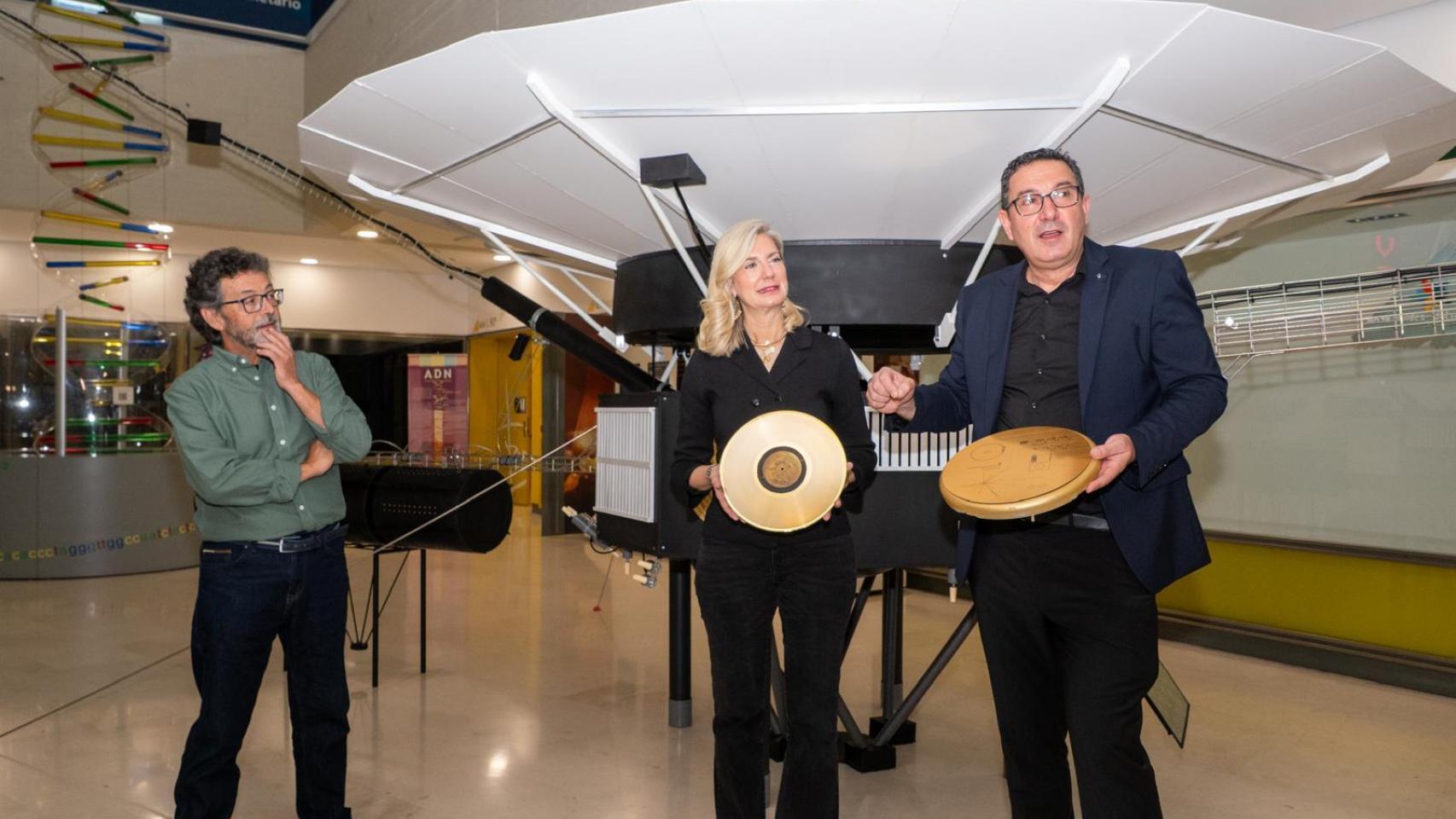 Irene Carvajal ha presentado este miércoles la maqueta de una de las sondas Voyager en el Museo de la Ciencia