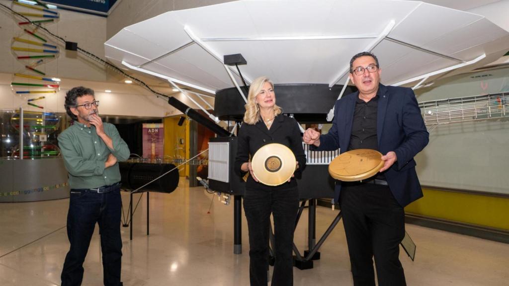 Irene Carvajal ha presentado este miércoles la maqueta de una de las sondas Voyager en el Museo de la Ciencia