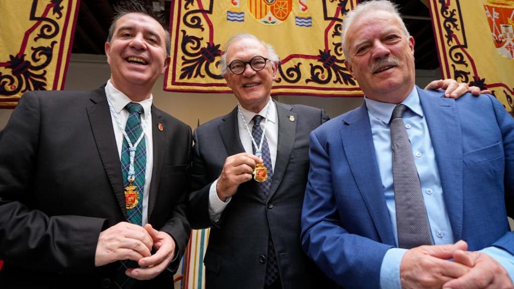 Pedro Piqueras recibe la Medalla de Oro de Albacete. Foto: Diputación.