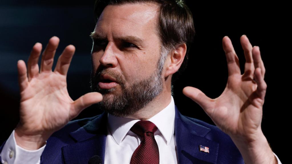 El vicepresidente de EEUU, JD Vance, participa en una charla informal durante un evento de Turning Point USA en en el campus de la Universidad de Georgia.