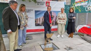 Abel Caballero en la colocación de la primera piedra de la biblioteca de Teis