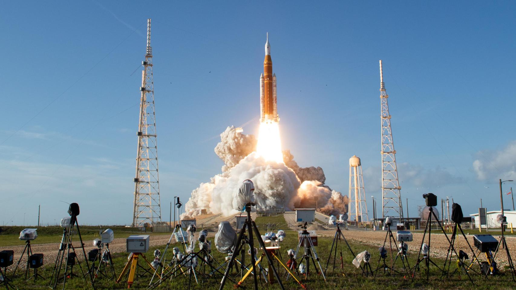 El cohete del Sistema de Lanzamiento Espacial de la NASA que transporta la nave Orión. Foto: NASA/Aubrey Gemignani