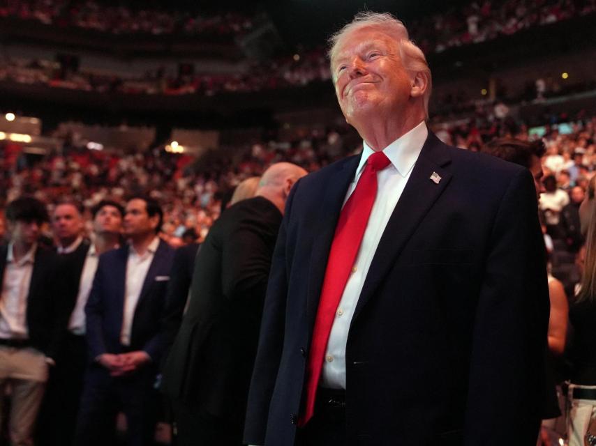 El presidente de Estados Unidos, Donald Trump, asiste al UFC 327 en el Kaseya Center de Miami el 11 de abril de 2026.