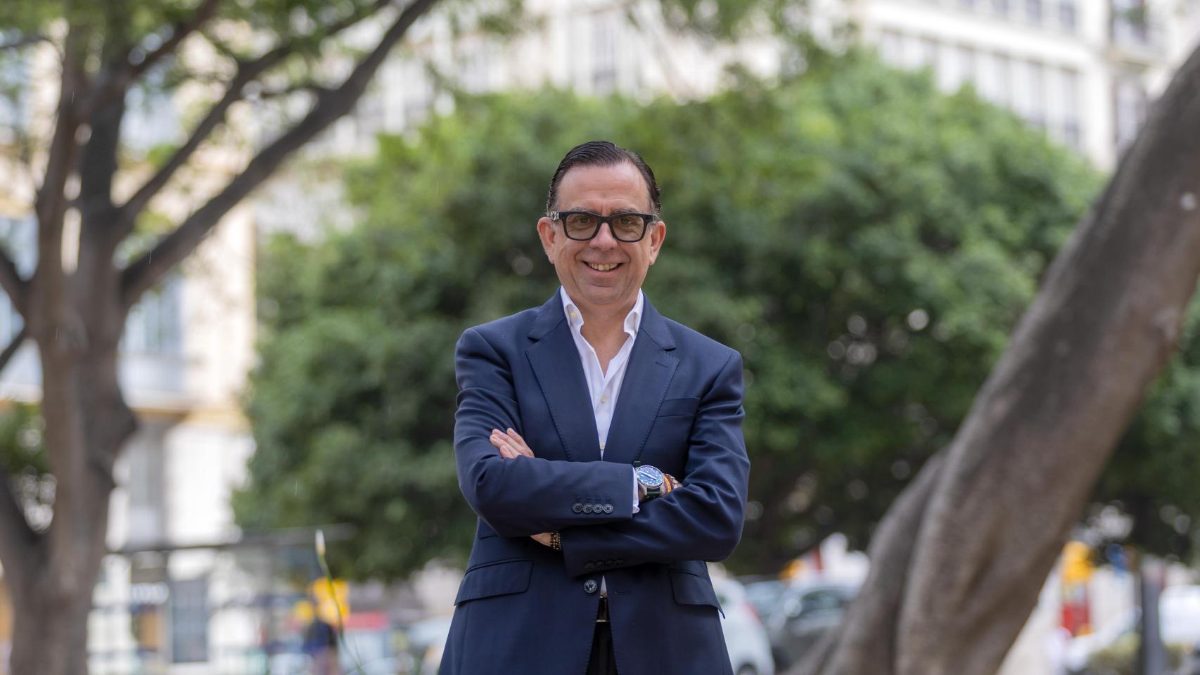 Miguel Ángel Romero posa en la Alameda Principal.