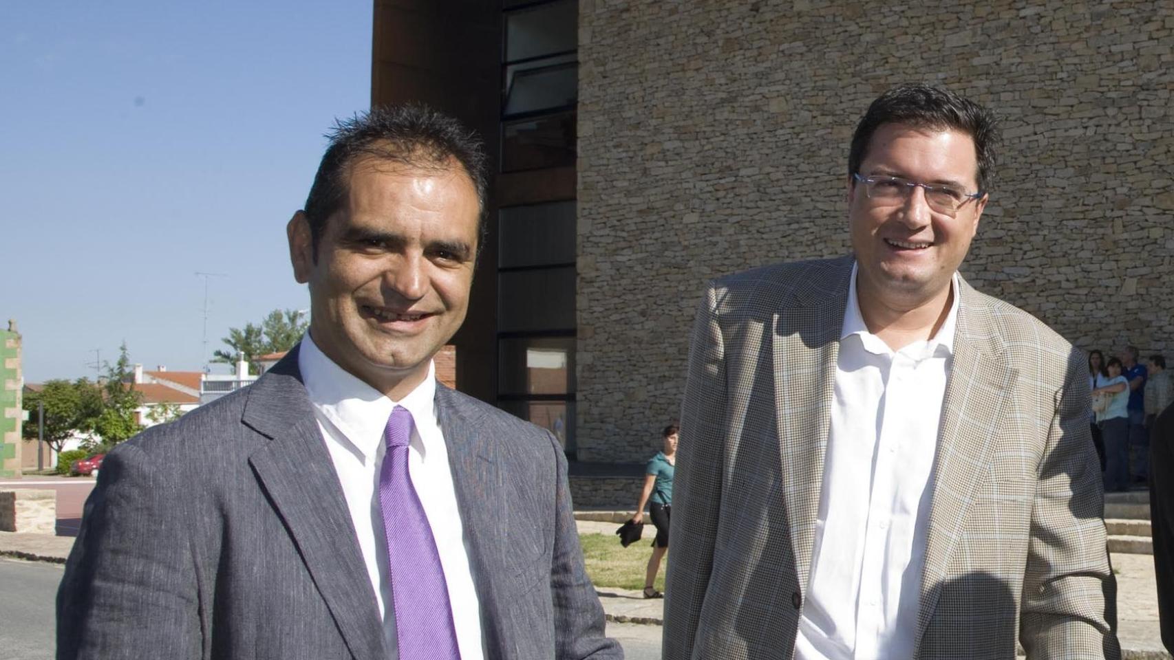 José Luis Pascual Criado en una foto junto a Óscar López en 2010.