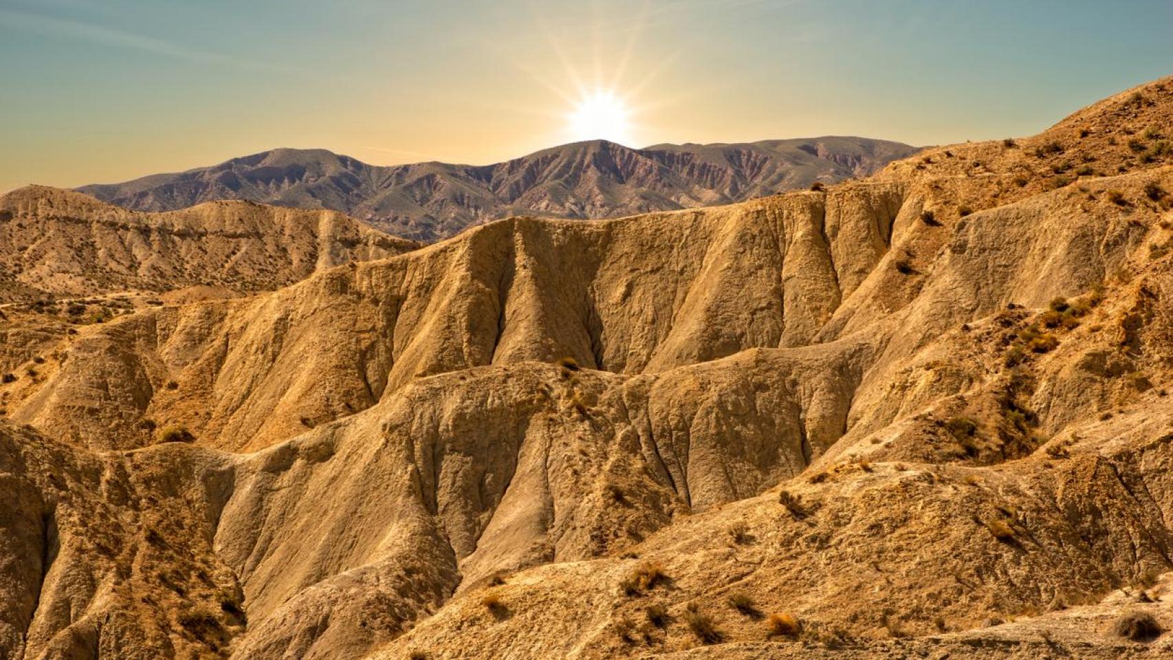 El desierto de las tabernas de Almería al atardecer