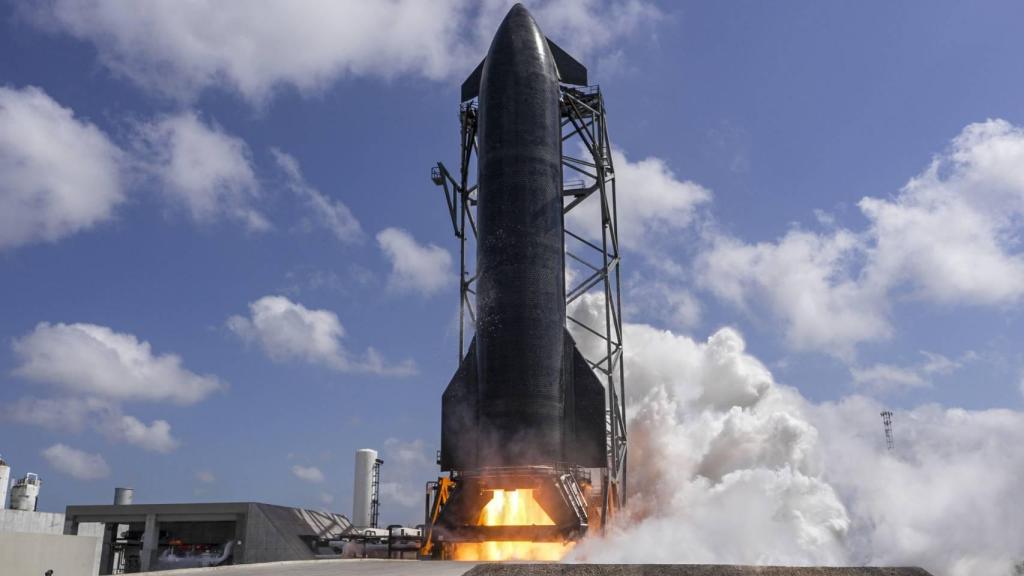 Momento de la prueba de encendido estático de Starship V3.