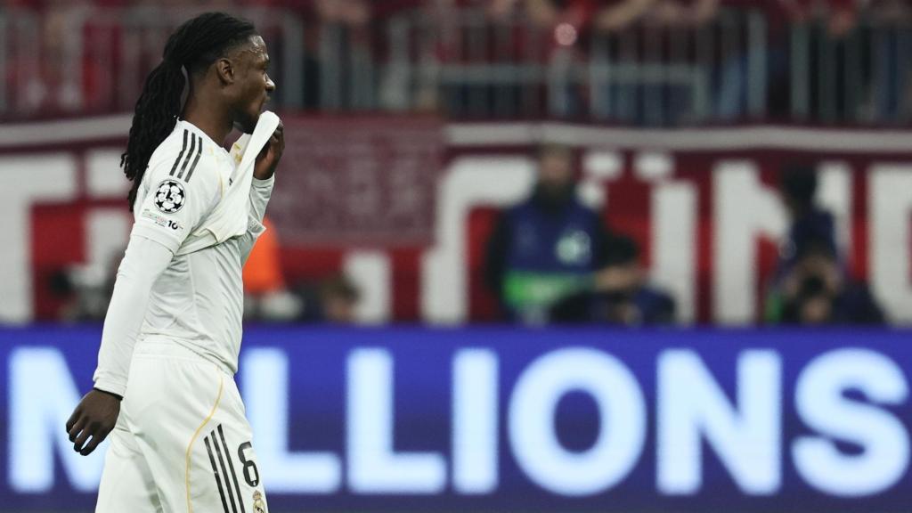 Camavinga abandona el campo tras su expulsión ante el Bayern