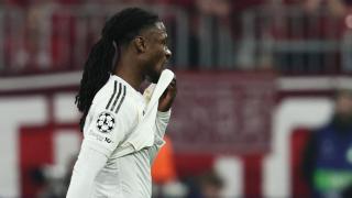 Camavinga abandona el campo tras su expulsión ante el Bayern