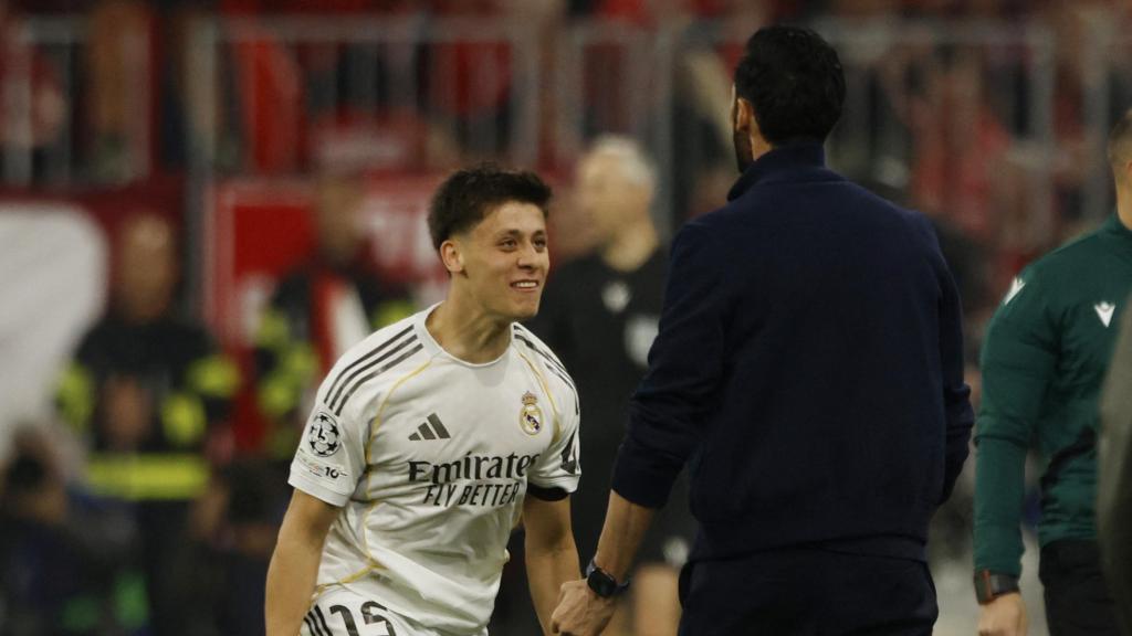 Arbeloa celebrando con Güller.