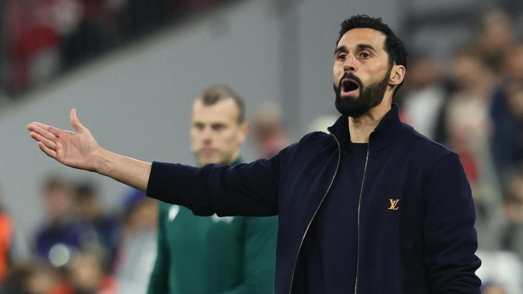 Arbeloa quejándose durante el partido.
