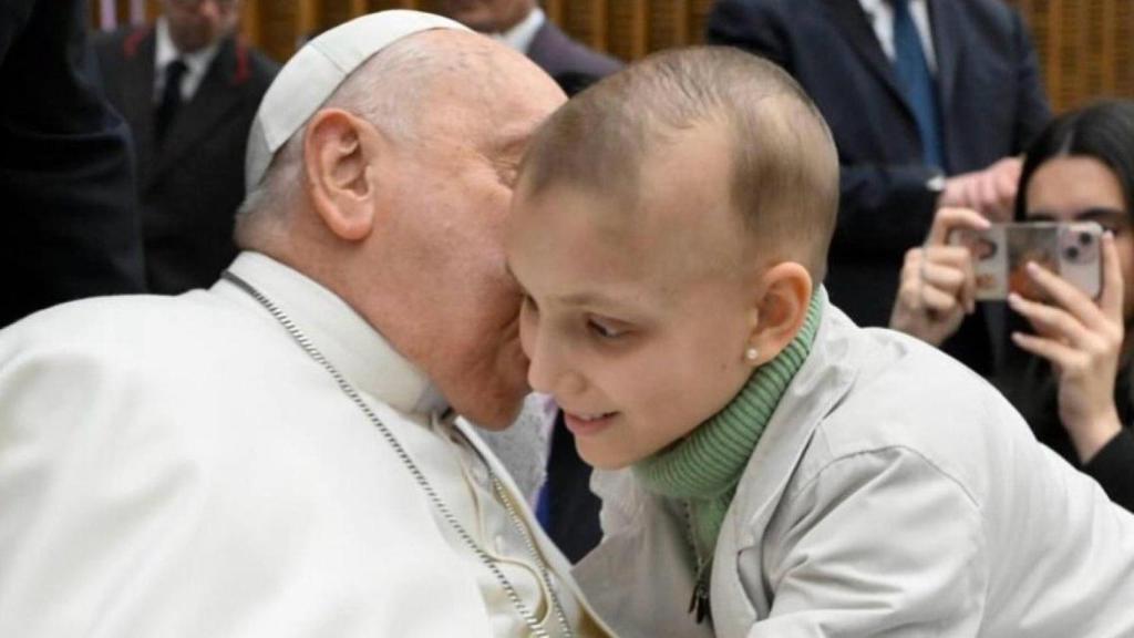 María junto al papa Francisco en 2025