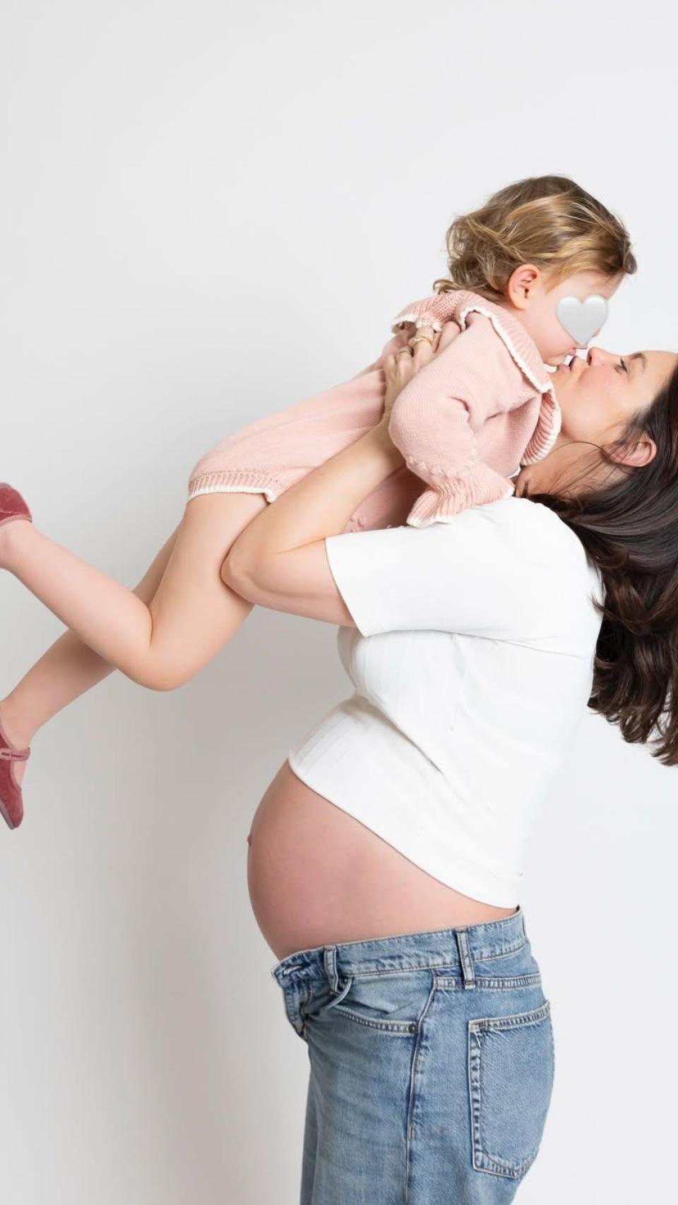 Isabelle Junot, con su hija Philippa, en sus redes sociales.