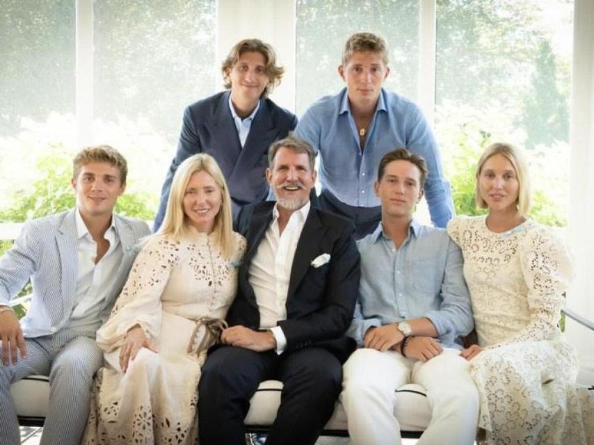 Pablo y Marie-Chantal de Grecia junto a sus hijos.