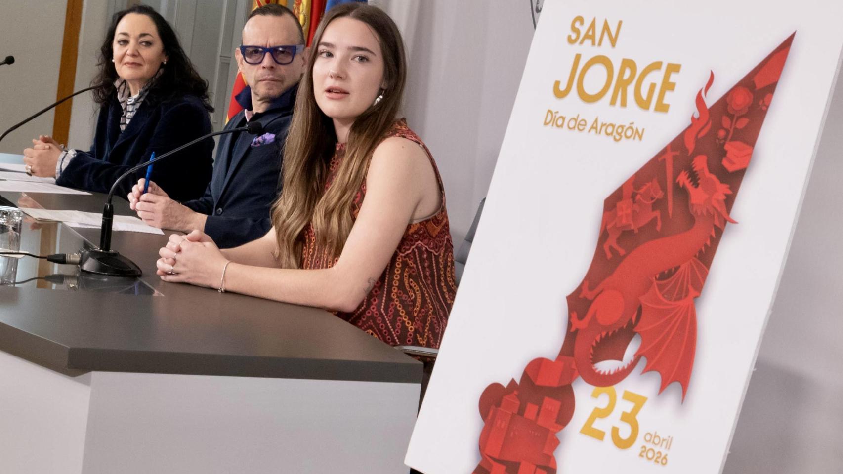 La autora, junto al cartel del Día de San Jorge, este jueves, en el Pignatelli.