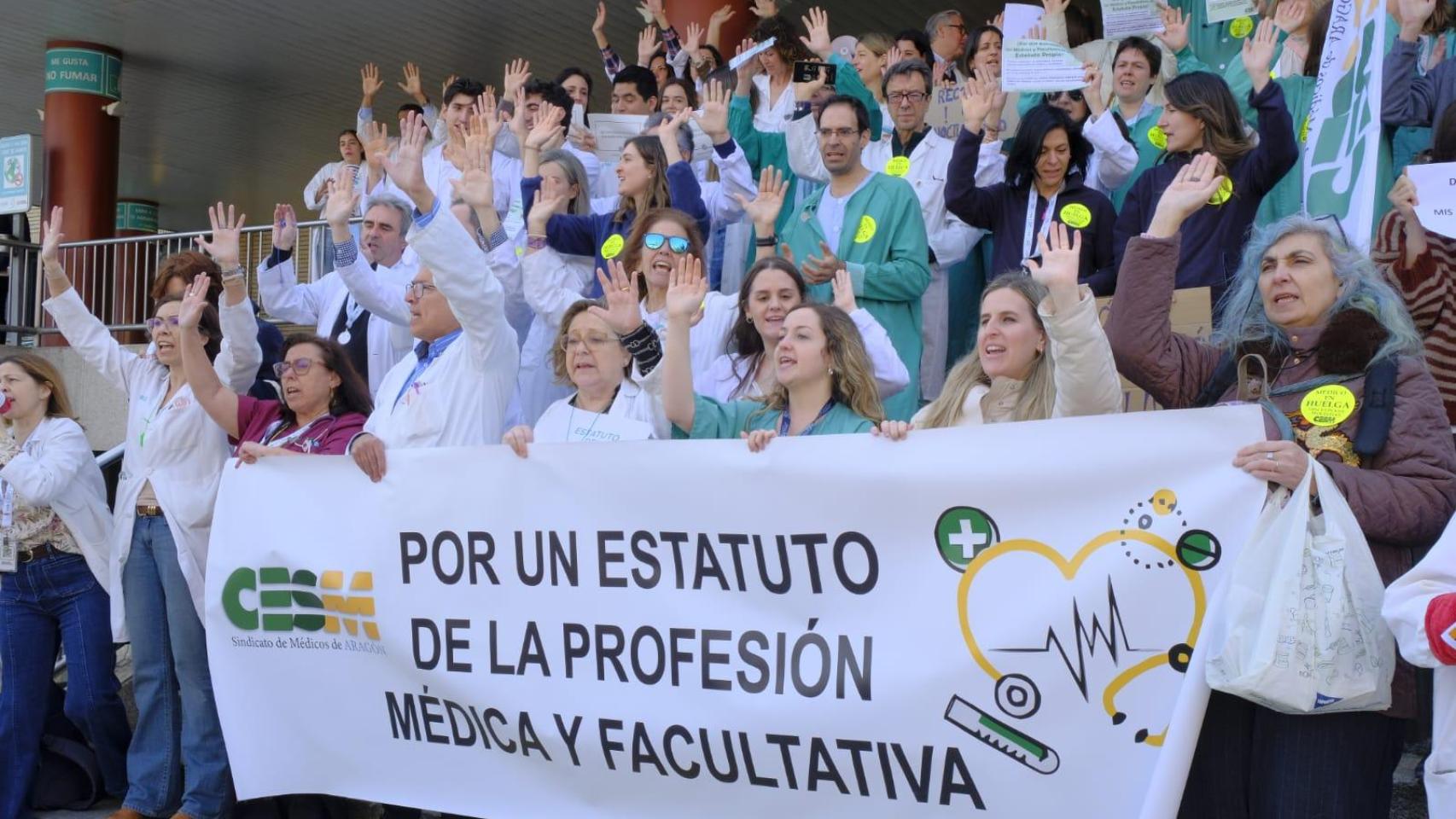 Concentración de médicos en Zaragoza