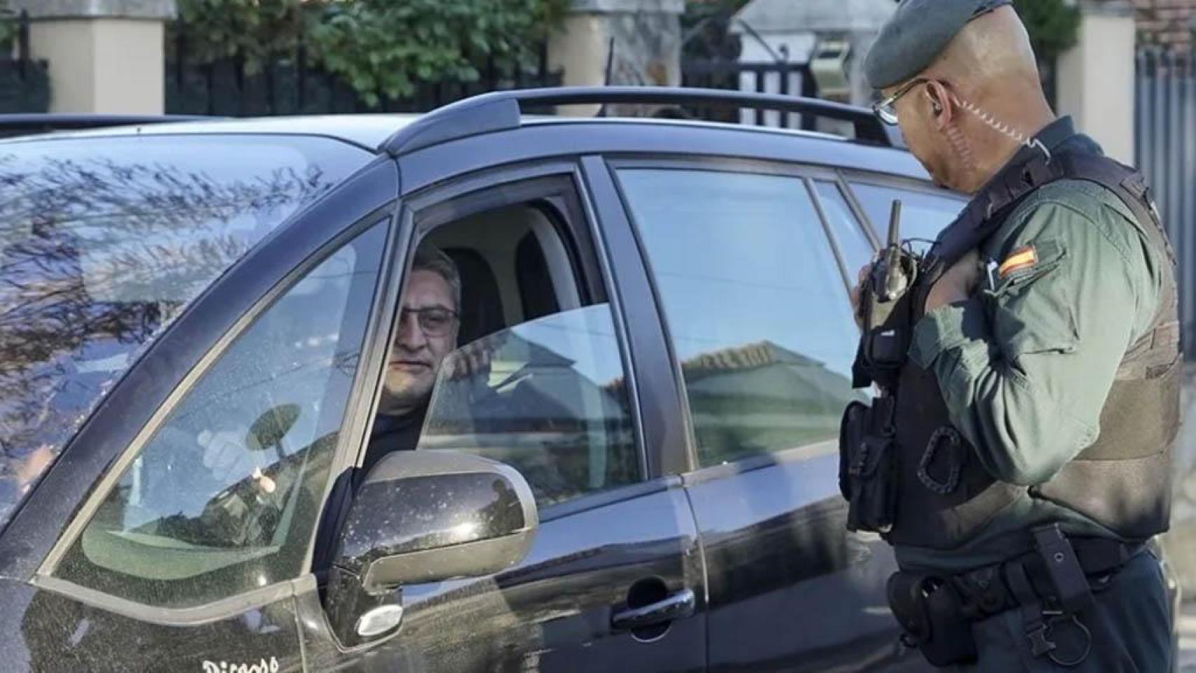 Óscar a la llegada al registro en su antiguo chalé en Traspinedo.