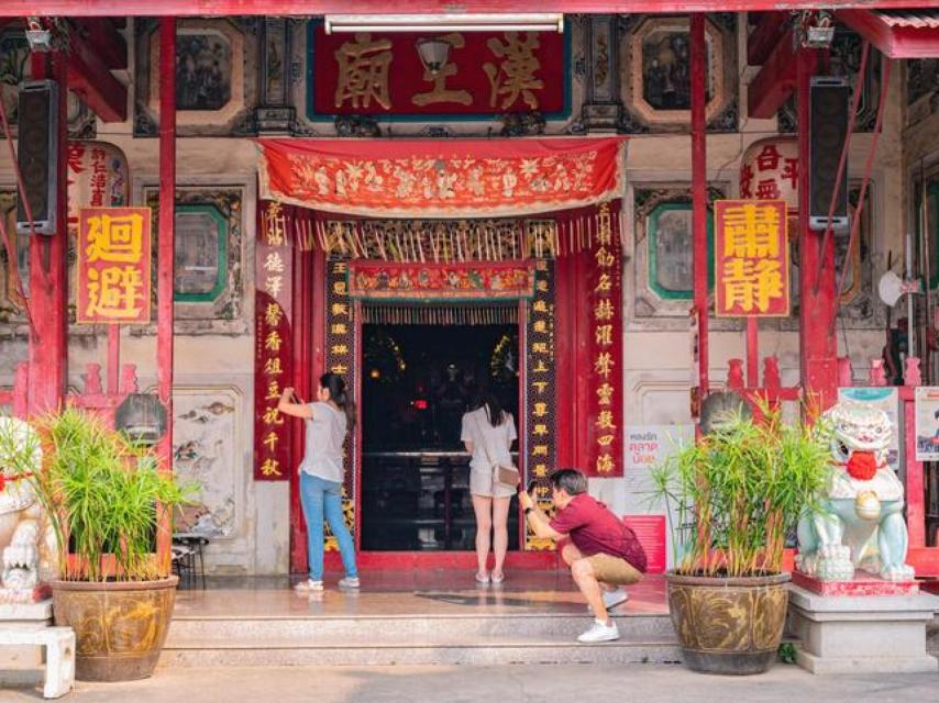 Horseshoe Shrine, uno de los santuarios más populares de Talat Noi.