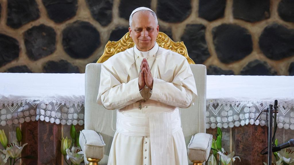 El papa León XIV en la catedral de Bamenda, en Camerún.
