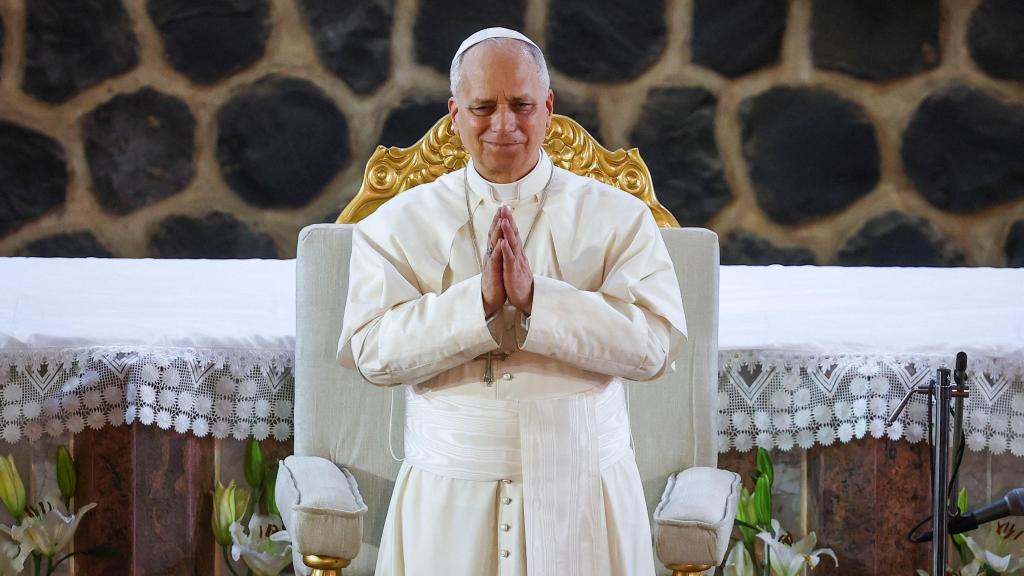 El papa León XIV en la catedral de Bamenda, en Camerún.