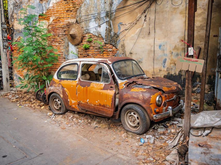 Uno de los coches abandonados de Talat Noi más populares.