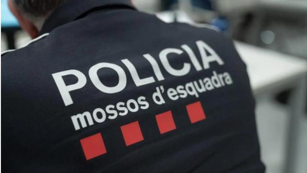 Un agente de los Mossos d'Esquadra, durante un dispositivo.