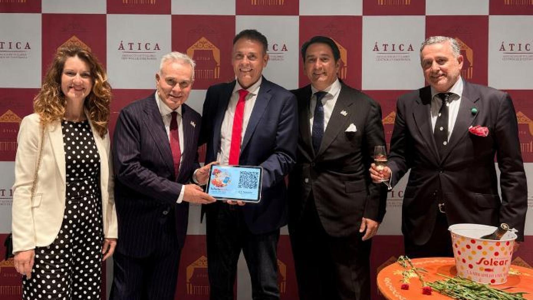 De izq. a dcha. Gema Casquero, dircom de Internalia, Cristóbal Cervantes, pregonero de la feria, Francisco Orellana, CEO de Internalia, Cristóbal Tripero, presidente de Ática y Álvaro Alés, director de marketing de Bodegas Barbadillo.