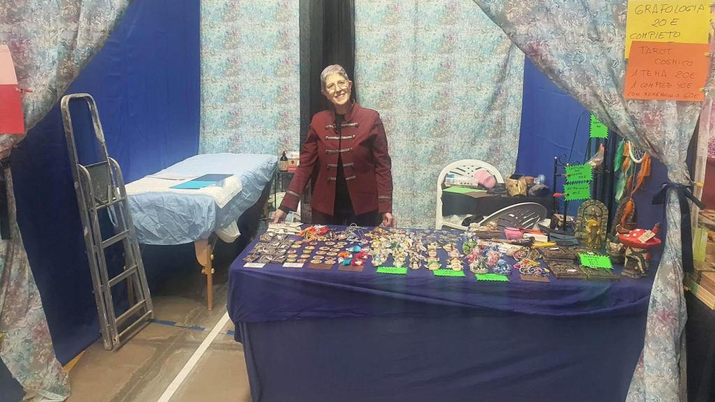 Un expositor en una Feria Esotérica anterior.