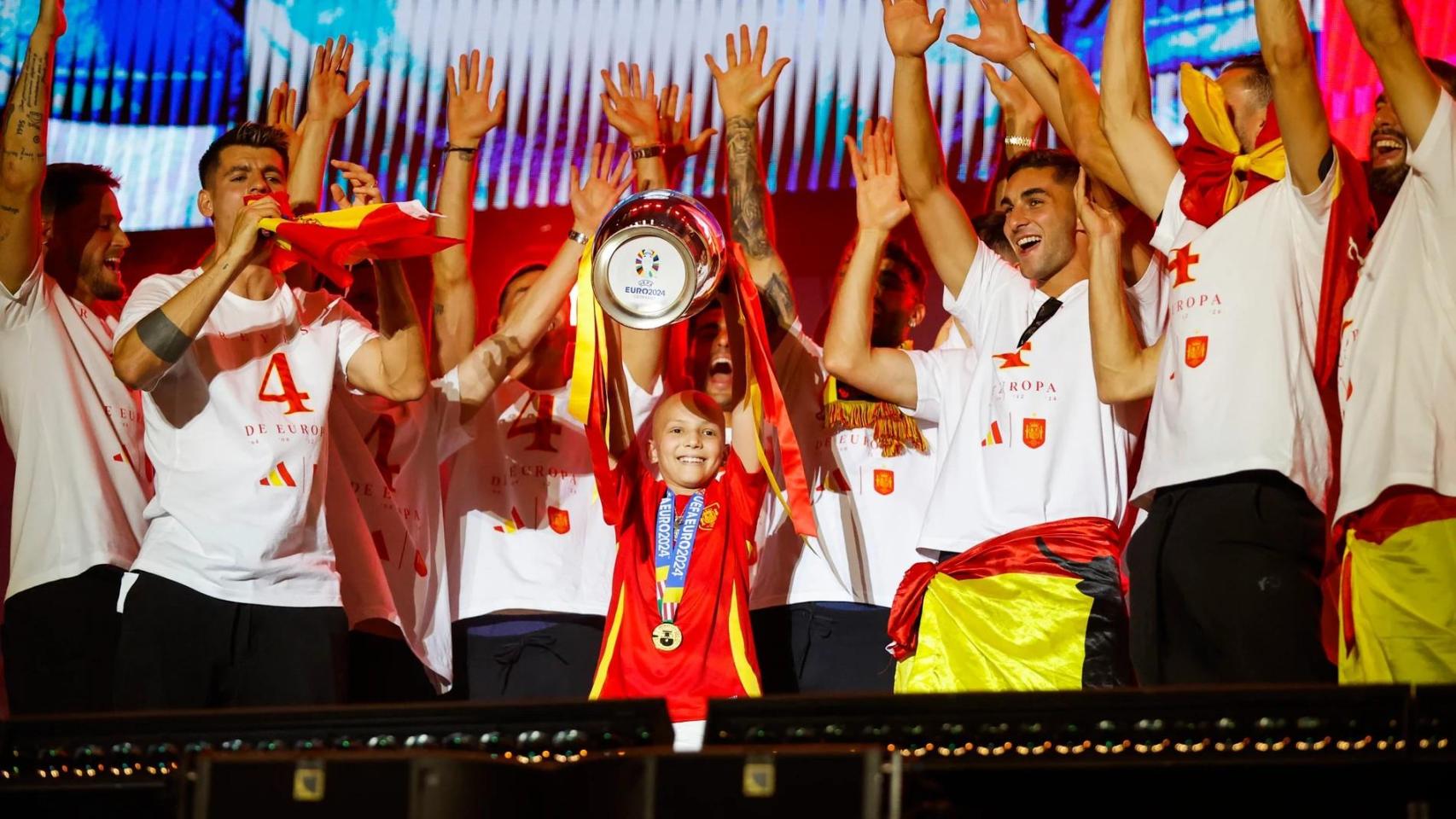 María, la princesa guerrera futbolera, con la Selección Española de Fútbol