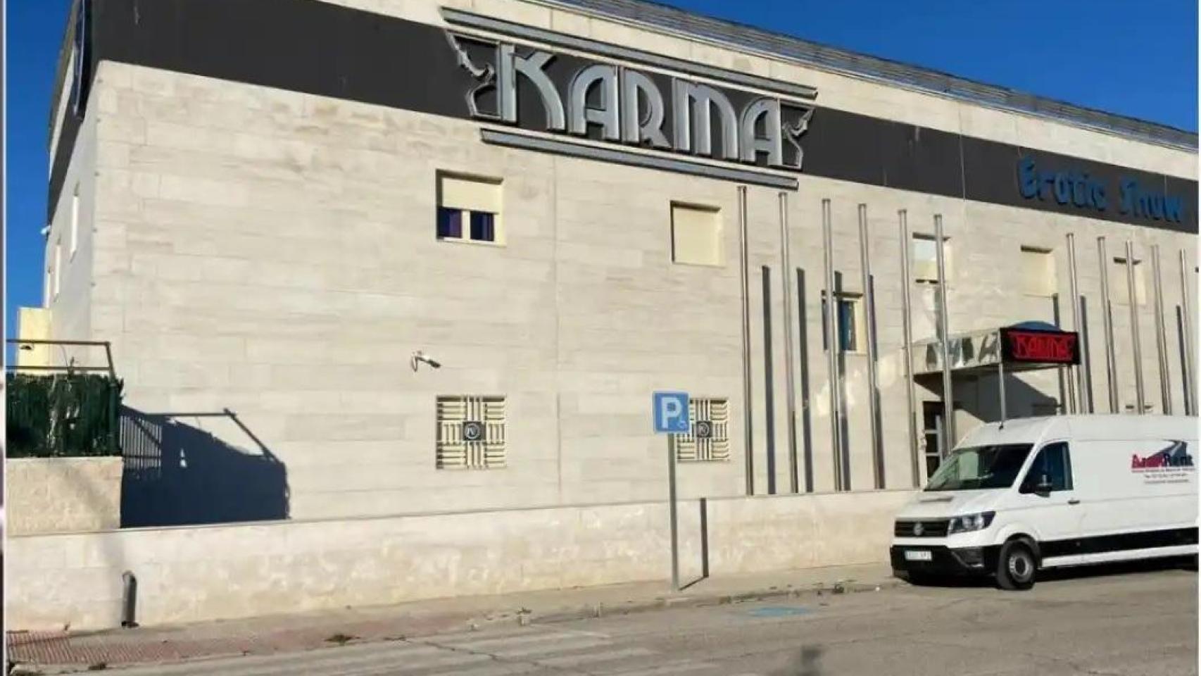 Fachada del prostíbulo Karma, situado en una nave industrial a unos 10 kilómetros de Ocaña (Toledo).
