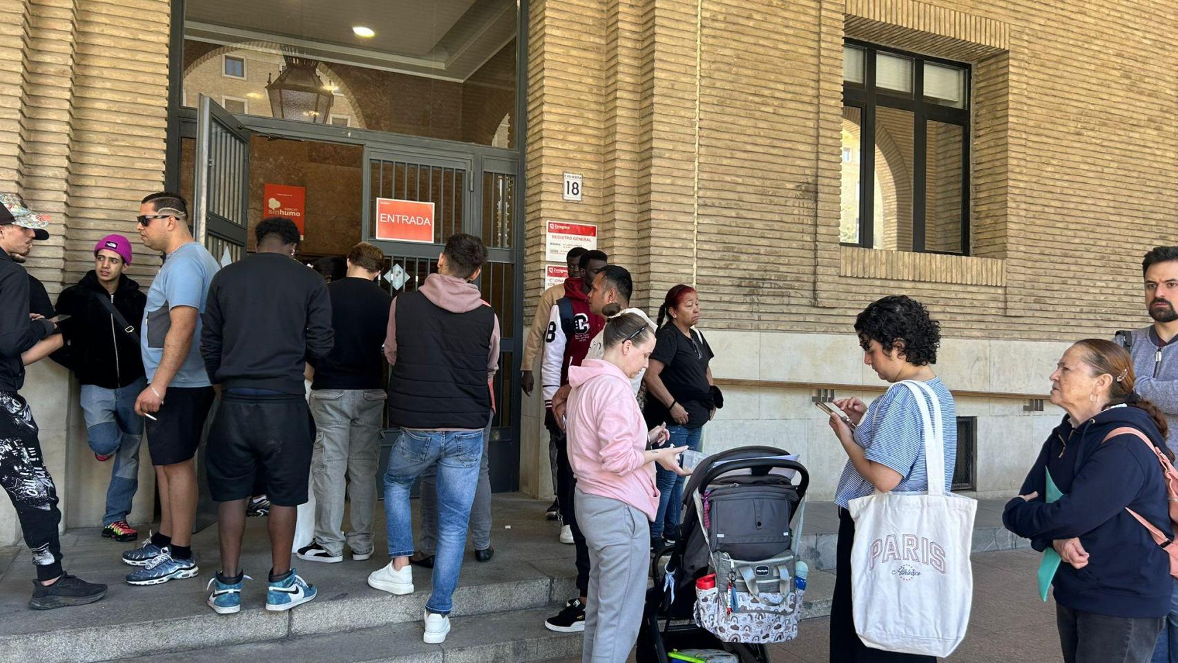 La entrada al Ayuntamiento de Zaragoza, este jueves.