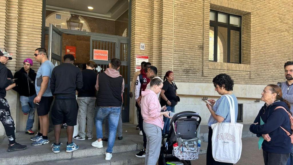 La entrada al Ayuntamiento de Zaragoza, este jueves.