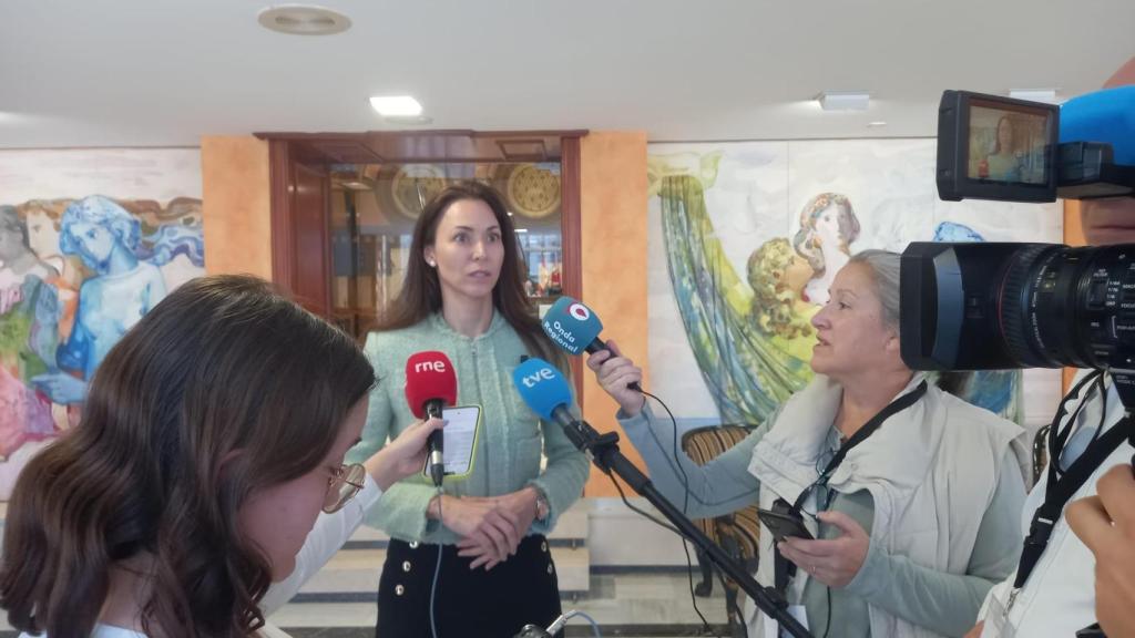 La exvicesecretaria Nacional de Afiliación de Vox, este jueves, atendiendo a los periodistas.