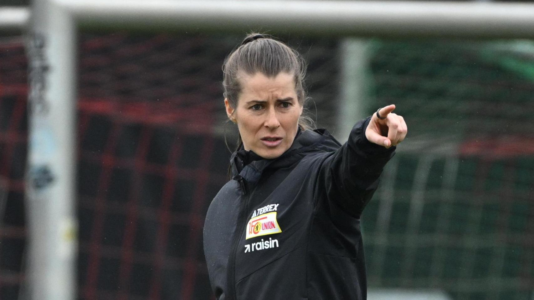 Marie-Louise Eta en su primer entrenamiento con el FC Union Berlin.